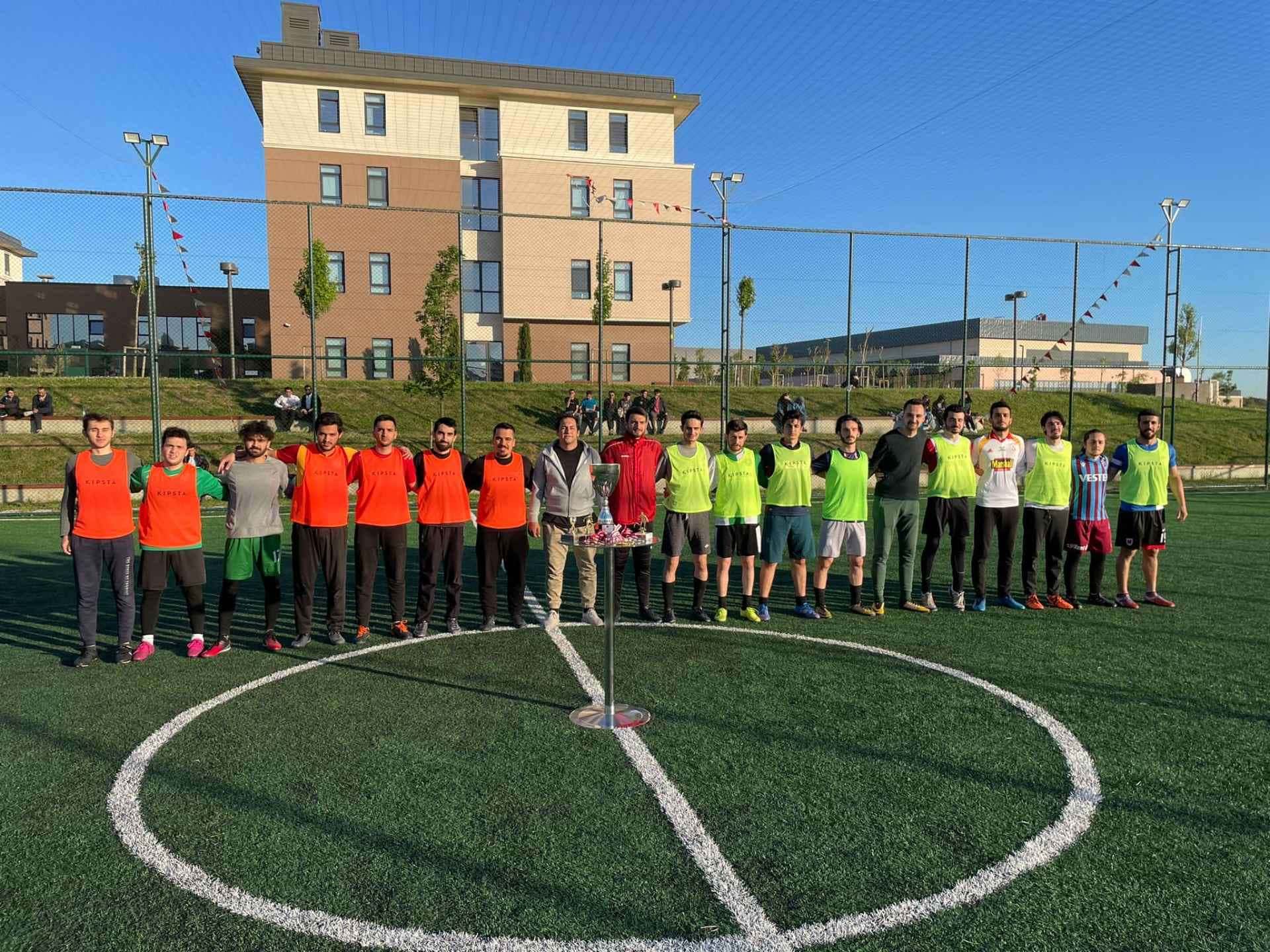 İHÜ Futbol Turnuvasının Şampiyonu: “Aksakallı Kronikler”