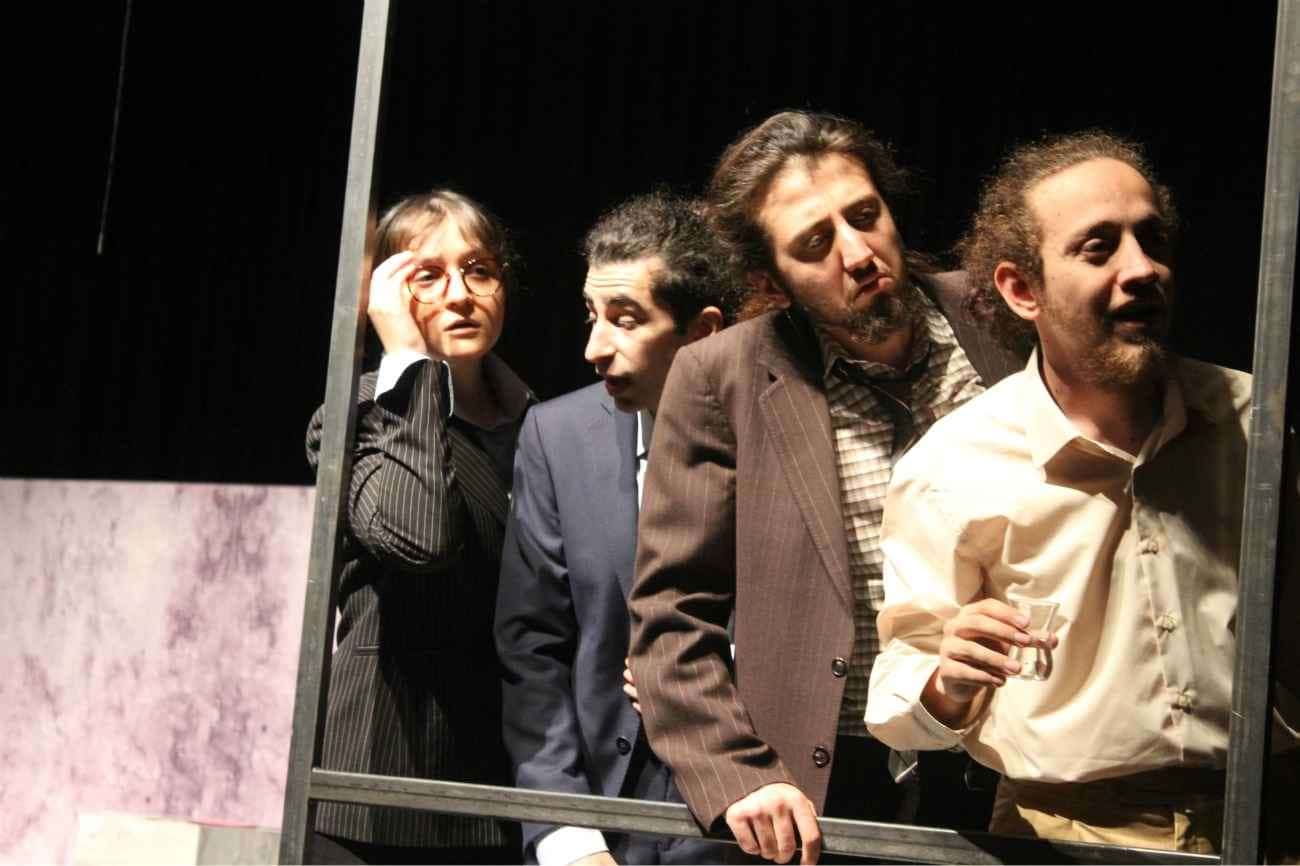 Tiyatro Kulübü "Gergedanlar" Oyunun Prömiyerini Yaptı!