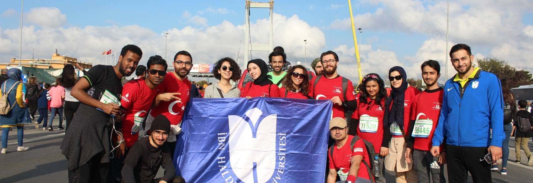 İbn Haldun Üniversitesi Öğrencileri İstanbul Maratonunda Ter Döktü