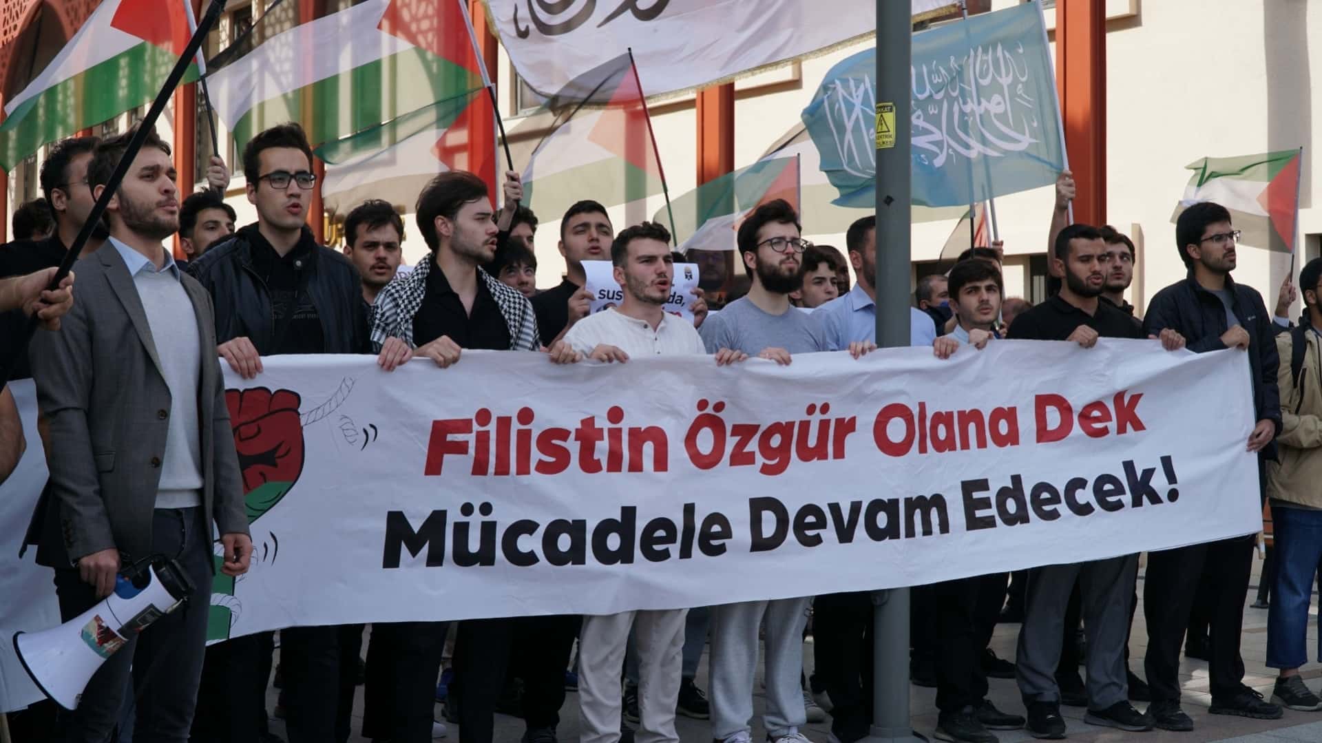 Öğrencilerimiz Filistin İçin Yürüdü