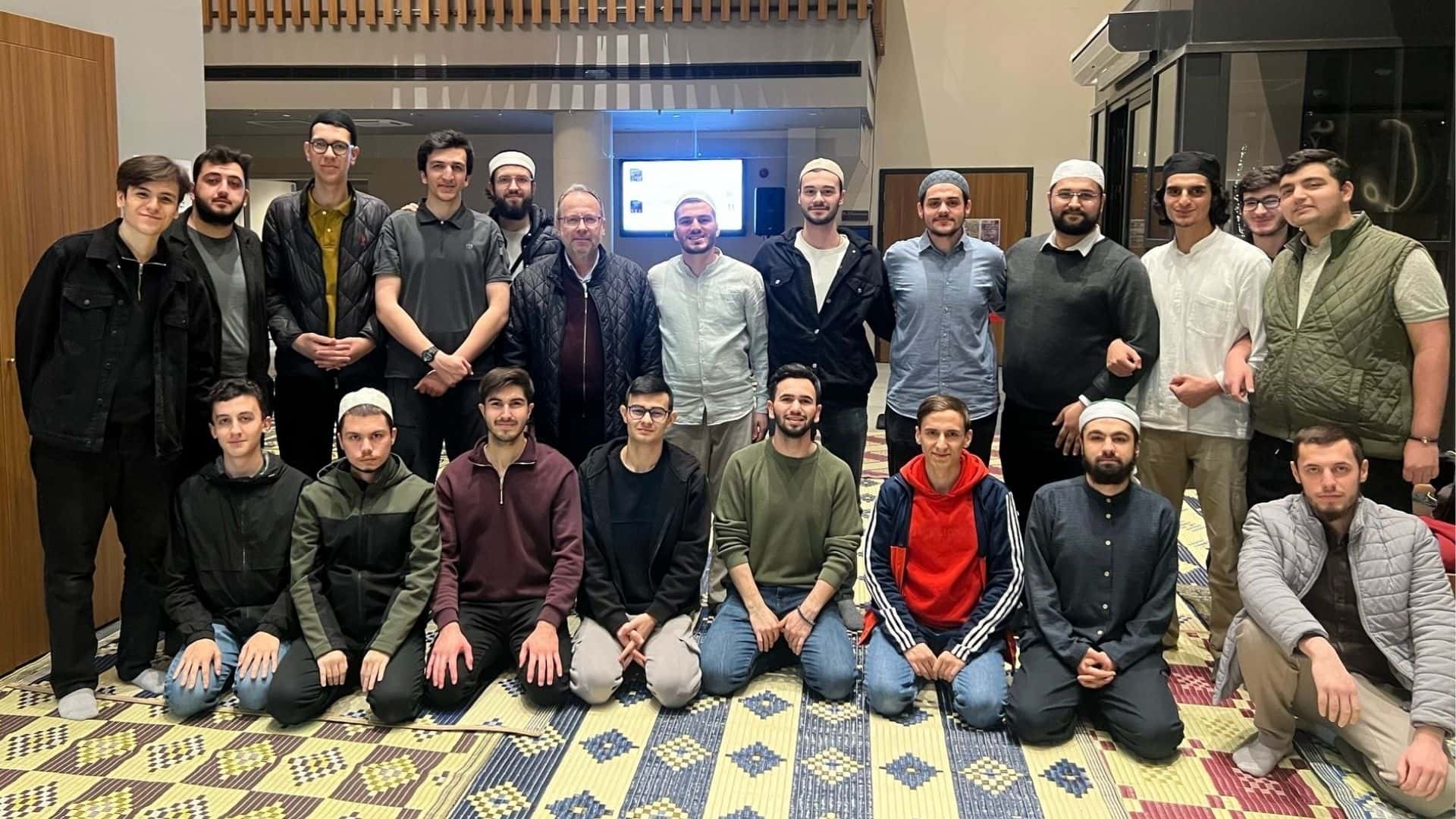3 Uluslararası İmamla Teravih Namazı Kılındı