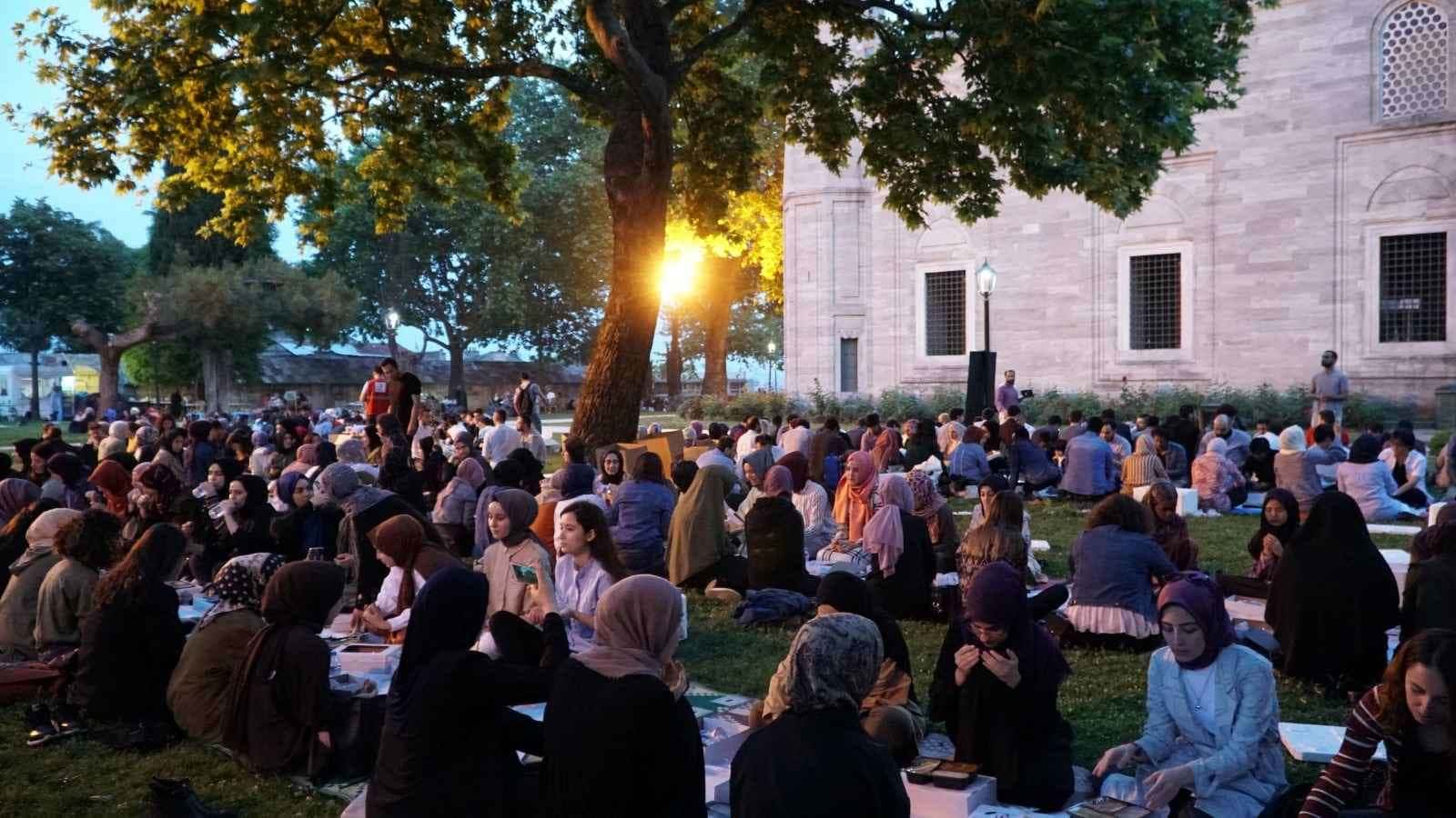 Süleymaniye'de 'Öğrenci İftarı'